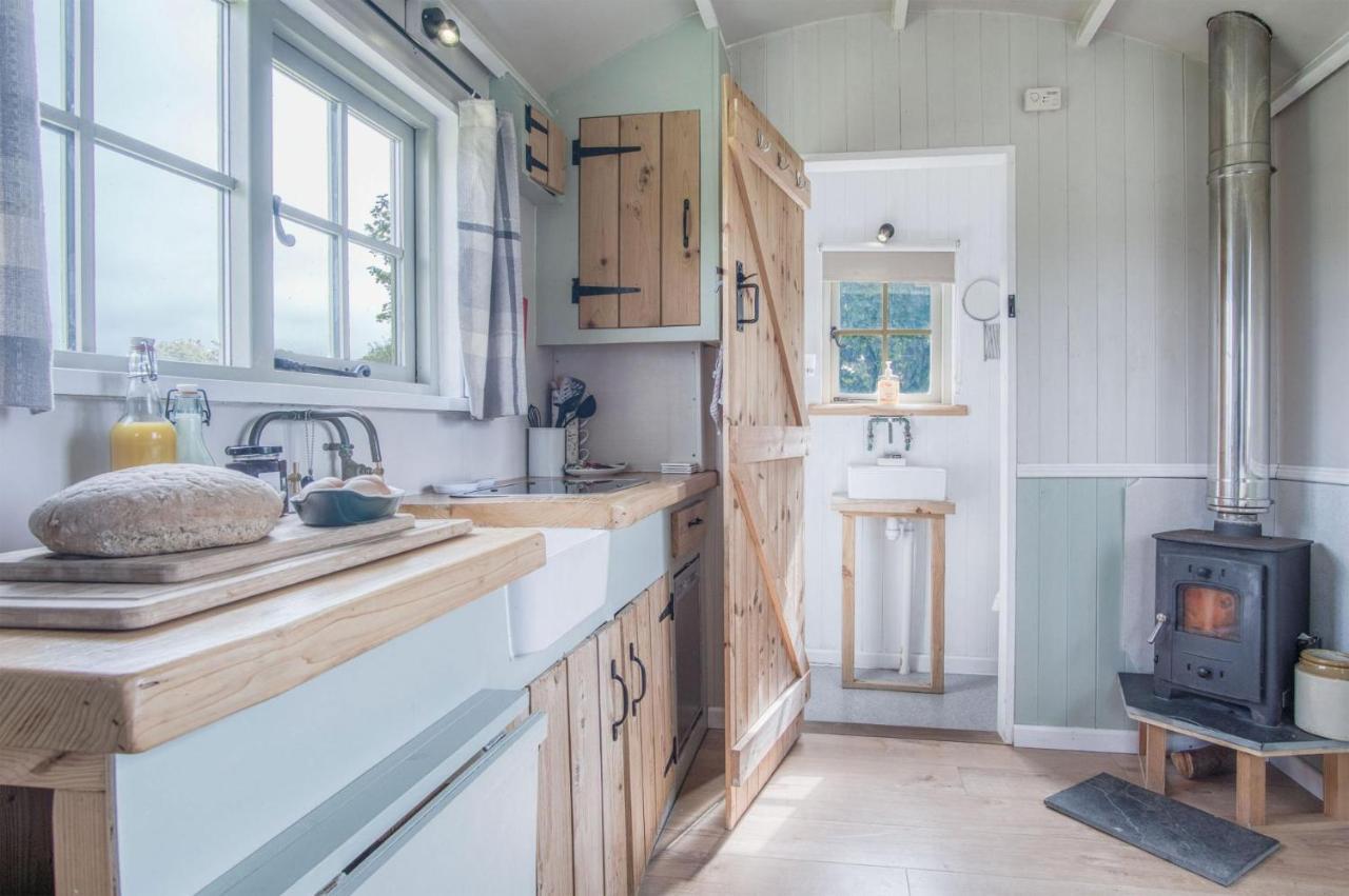 Haven View - 1 Bedroom Shepherds Hut - St Ishmaels Saint Ishmaels  Dış mekan fotoğraf